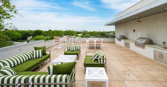 Avana Apartments Rooftop Lounge