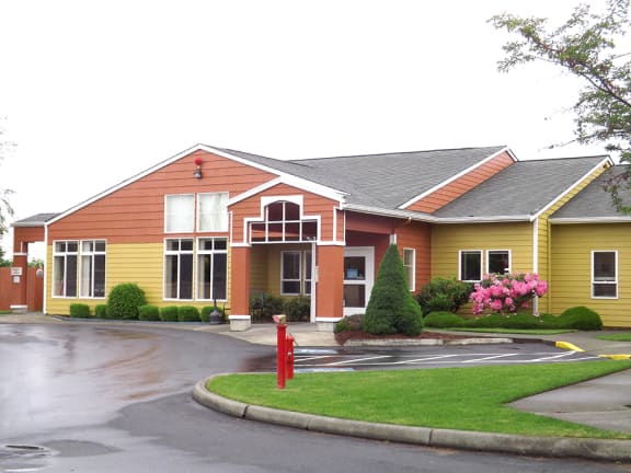 SuncrestVillage_Photo_Frontexterior