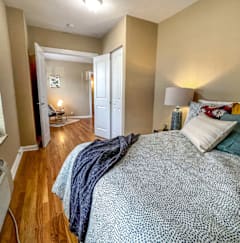 Bedroom with cozy bed at Convent Gardens Apartments, Missouri, 63108