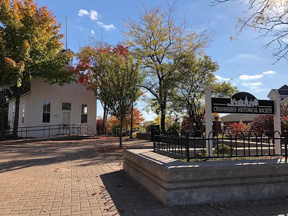 A white building with a sign that says Chatham Historical Society.