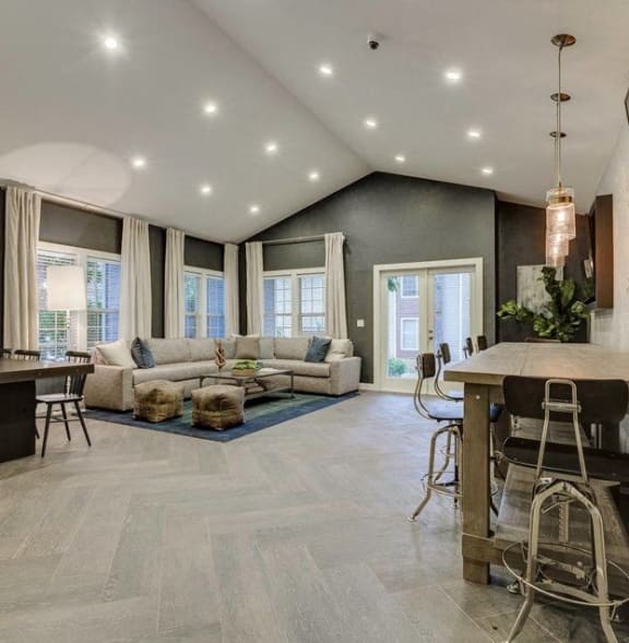 Fulton's Crossing and Landing Apartments in Everett, Washington Clubhouse Lounge