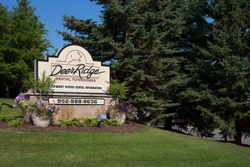 outdoor sign that says "Deer Ridge Rental Townhomes"