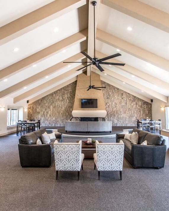 Fox Hill Glens Apartments & Townhomes in Grand Blanc, MI