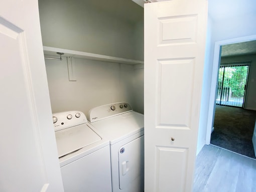 apartment with Washer and Dryer