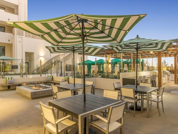 Multiple BBQs and Fire Pits at The Mansfield at Miracle Mile