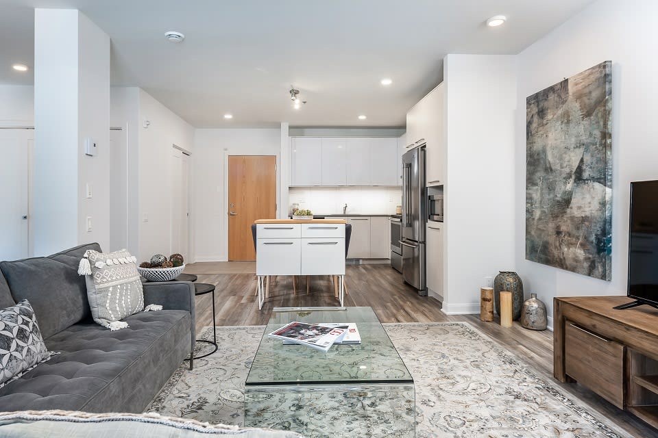 Photos and Video of Le SaintLaurent Apartments in Brossard, QC