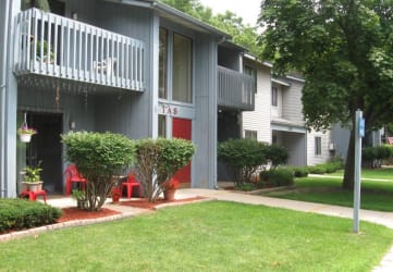 CAMBRIDGE COURT Apartments in Greenville MI