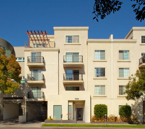 Santa-Monica-Affordable-Apartments-1425-6th-Street-Exterior