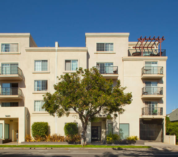 Santa-Monica-Affordable-Apartments-1425-6th-Street-Exterior