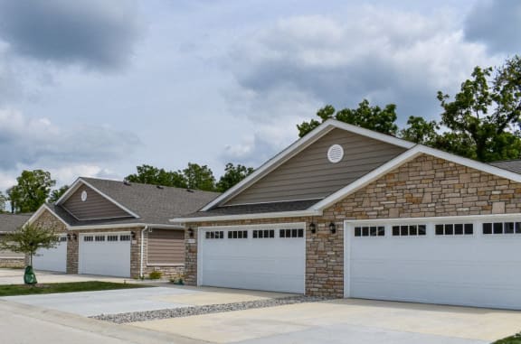 Westfield IN Apartment Rentals Redwood Woodbury Ridge Two Car Garage