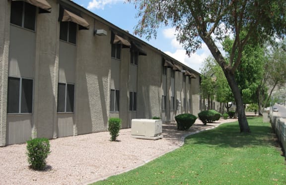 Exterior Landscape at Windrose Villas Apartments, Arizona, 85029