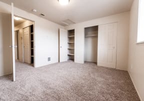 Lakewood Apartments - Southern Pines Apartments - Bedroom 2