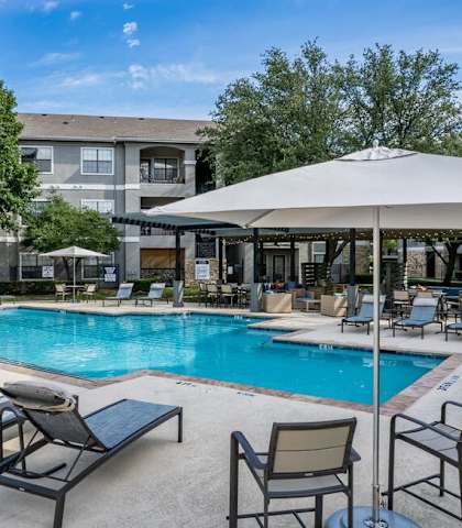 the preserve at ballantyne commons pool and patio with chairs and umbrellas