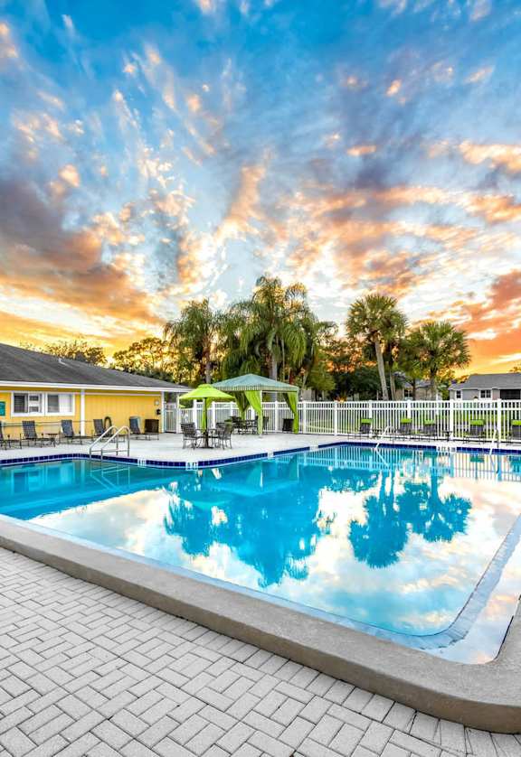 Pool During Sunset at Lakeside Glen Apartments, Melbourne, FL