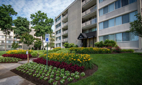 Heritage Park Apartments Leasing Office Far
