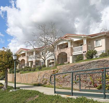 Sorrento Villas exterior building pathway