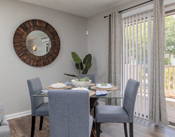 Apartment Dining at Glen Hollow, Decatur, Georgia