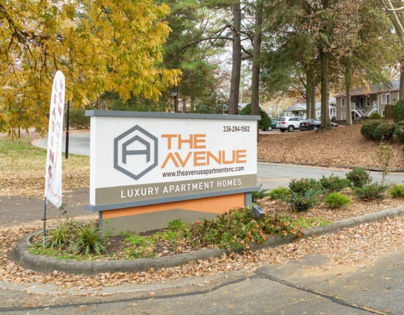 the avenue sign at the entrance of the enclave at laurel apartment homes