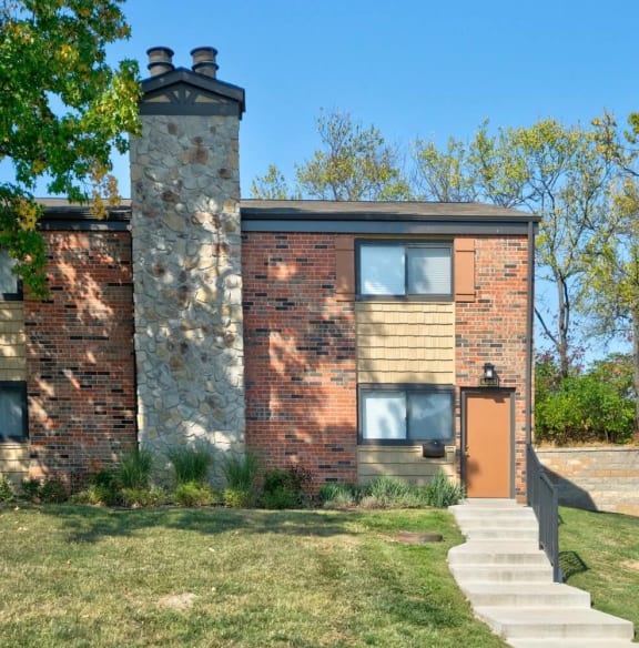 Canyon Creek Apartments & Townhomes in Mehlville, MO For Rent