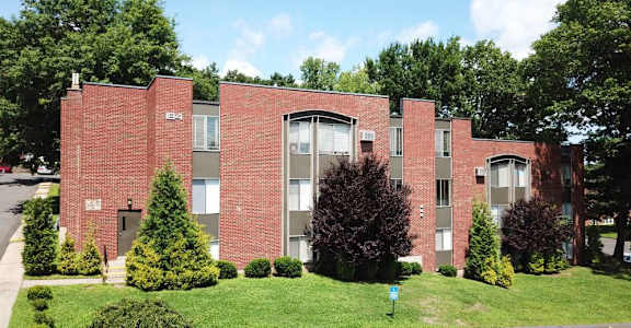 Exterior Building at Springwood Gardens, New Britain, CT, 06053