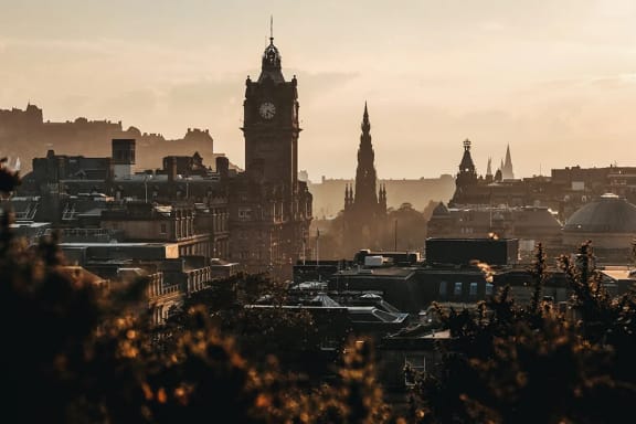 the big ben clock tower in the city
