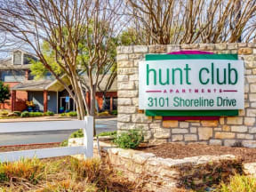 Hunt Club monument sign from roadside
