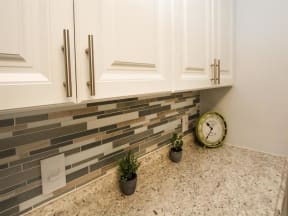 granite at porpoise bay apartments daytona kitchen backsplash