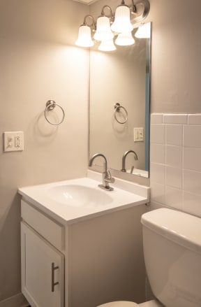Cambridge Apartments - Bathroom