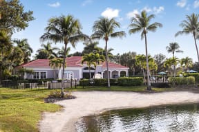 Apartments with lake views | Fort Myers
