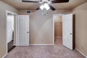 Bedroom | Village Oaks