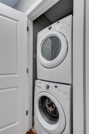 In-Unit Washer & Dryer Sets At Boutique 28 Apartments In Minneapolis, MN