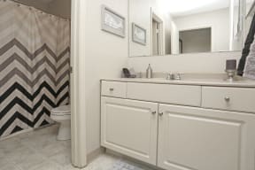 Bathroom with white finishes, toilet and shower with curtain