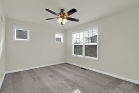 living room with carpet and ceiling fan