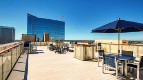 Rooftop Lounge With Outdoor Kitchen And Mountain Views at Residences at Richmond Trust, Richmond, VA