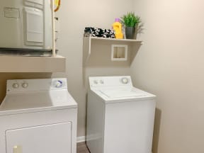 Washer/Dryer Included