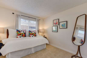 Guestroom with Bed, Carpet, Winow and Mirror