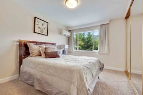 Apartments for Rent Los Gatos - El Gato Penthouse - Bedroom with Mirrored Closet Doors, Carpeting, and Large Window