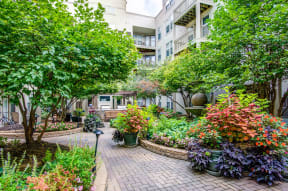 Quaint Courtyard With BBQ Area at Uptown Lake Apartments, Minneapolis