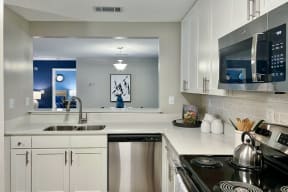 Large Kitchen at Reserve at Park Place Apartment Homes, Hattiesburg, 39402