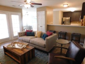 Living Room with Kitchen and Dining Room View at Quail Ridge Apartment Homes, Bartlett, 38135