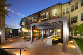 Courtyard Grilling Stations at Windsor West Lemmon, 3650 Cedarplaza Lane, TX