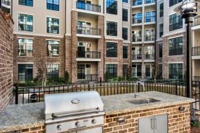 Outdoor Courtyard with BBQ Grills at Windsor Chastain, Atlanta, GA