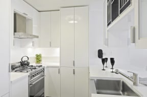 Modern kitchen with white finishes and gas stove