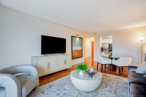 Living room with furniture at Windsor at Mariners, 100 Tower Dr., Edgewater