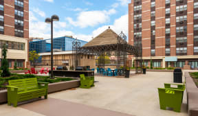Mears Park Place Apartments in St. Paul, MN Outdoor Courtyard