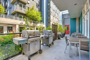 outdoor grilling area at Mural Apartments in Seattle, WA