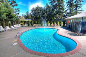 Tacoma Apartments - Heatherstone Apartments - Pool