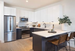 Fitted Kitchen With Island Dining at North+Vine, Chicago, 60610