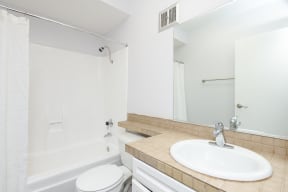 The Californian Apartments  bathroom
