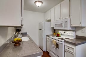 Shasta Lane Apartments Furnished Apartment Kitchen